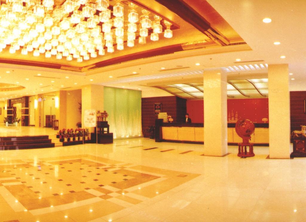 Datong Hongqi Grand Hotel Exterior foto