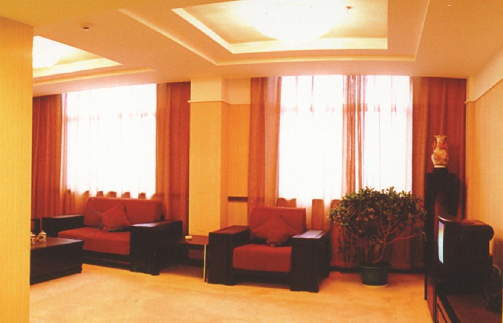 Datong Hongqi Grand Hotel Exterior foto